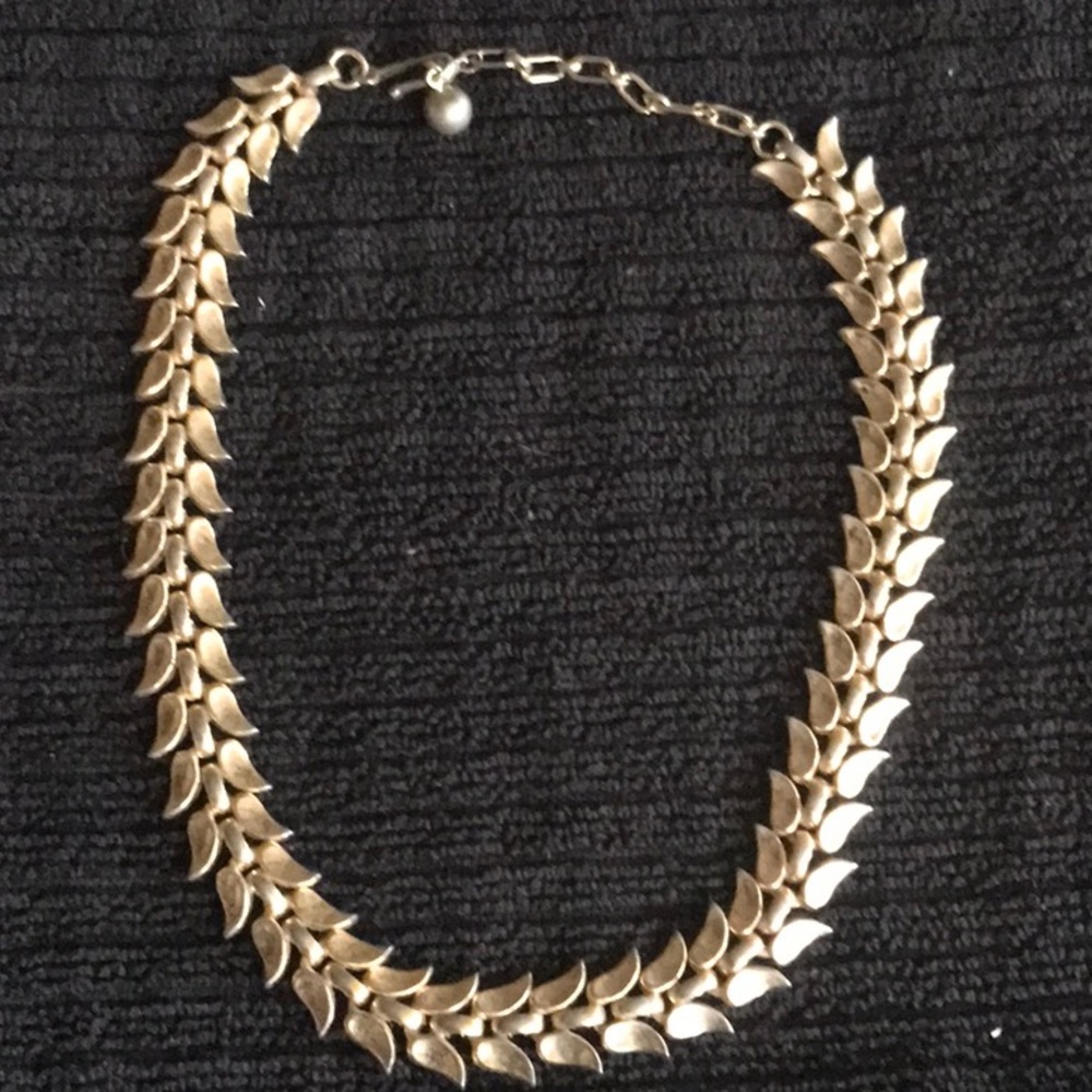 gold tone metal. 16 inch.